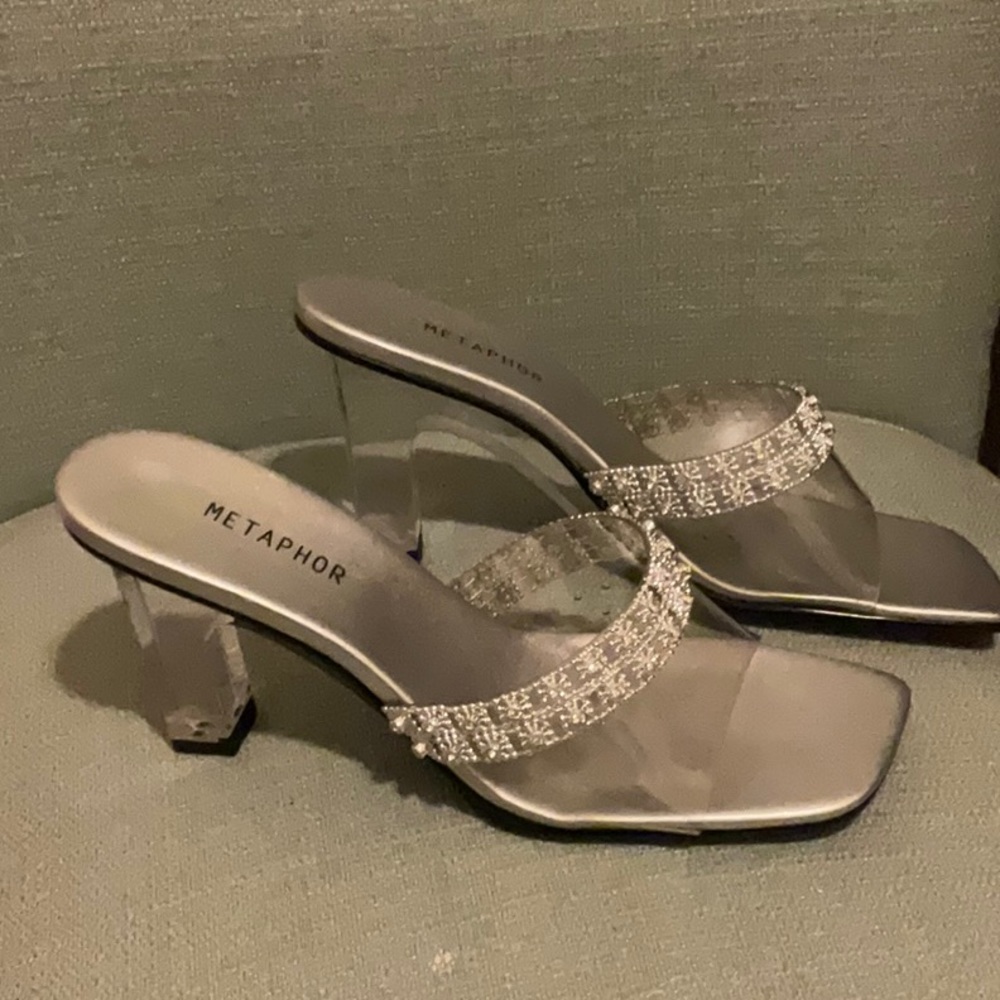 Women’s clear/rhinestone dress shoe size 6 1/2 M